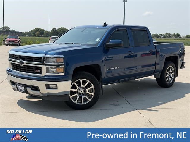 Used 2015 DEEP OCEAN BLUE METALLIC Chevrolet LT image 1