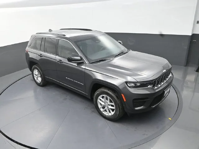 New 2026 Baltic Gray Metallic Clear-Coat Exterior Paint Jeep Laredo X image 10