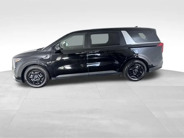 Used 2025 Black Kia LXS image 10