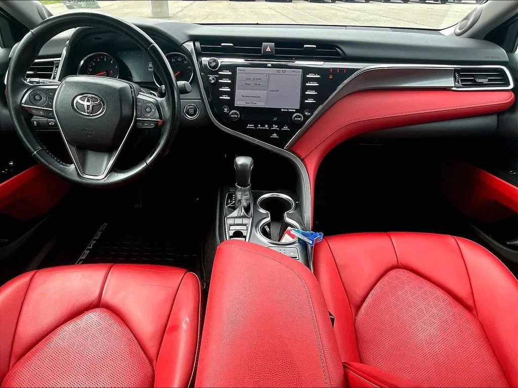 Used 2018 Black Toyota XSE V6 image 21