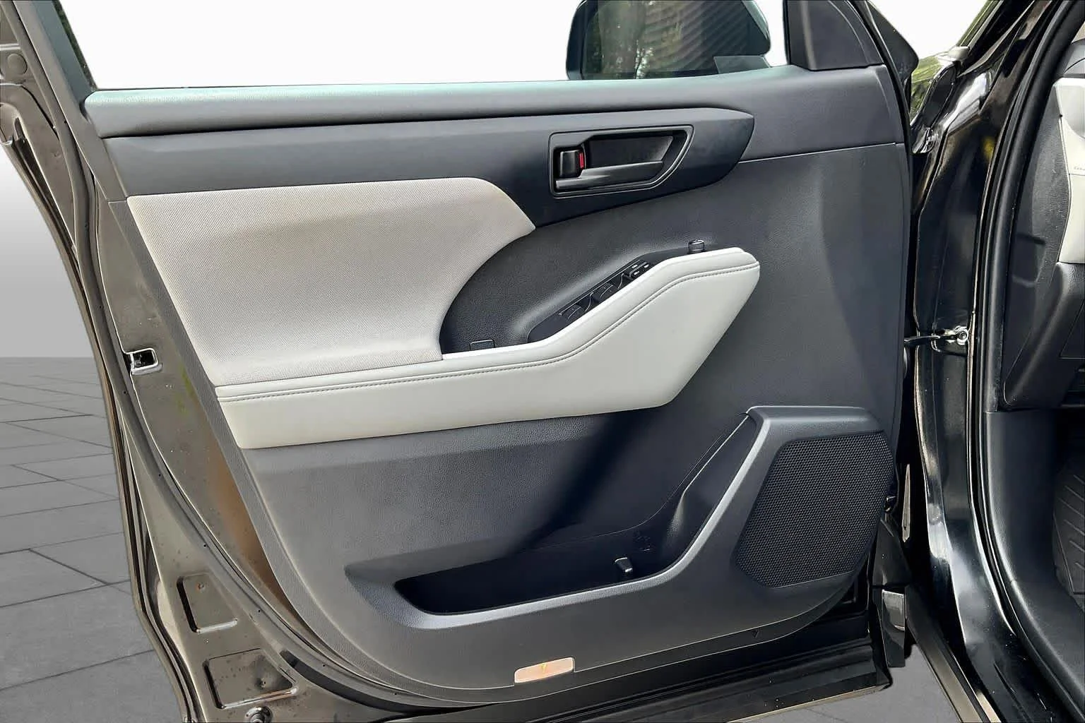 Used 2023 Midnight Black Metallic Toyota LE image 21