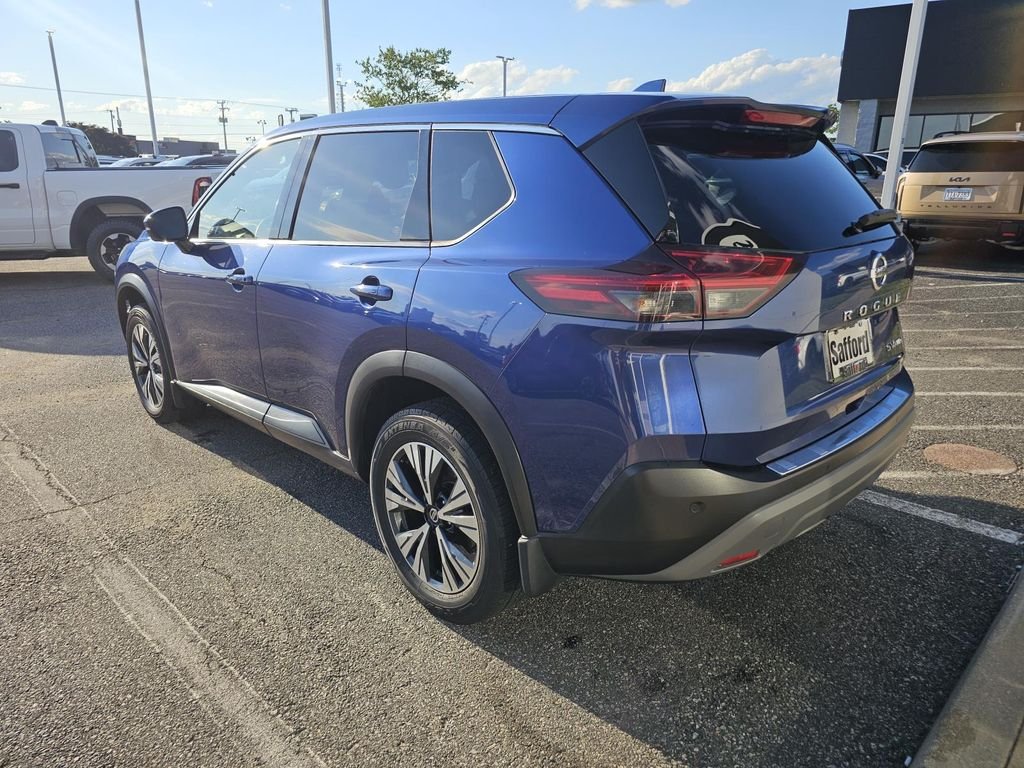 Used 2021 Blue Nissan SV image 3