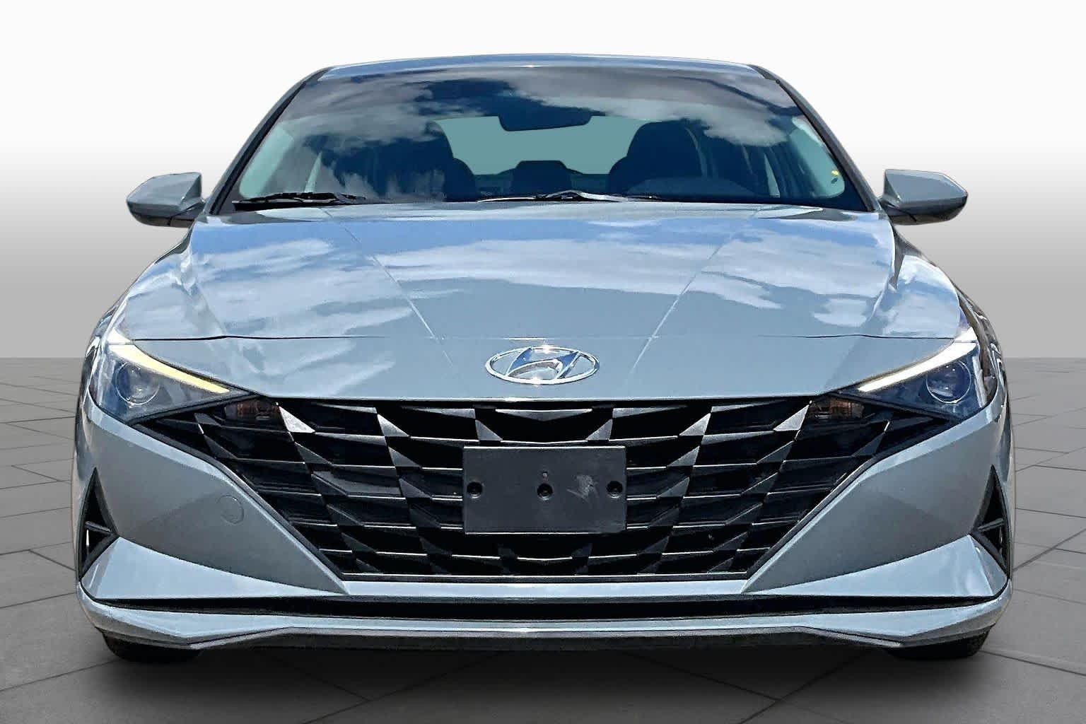 Used 2022 Electric Shadow Hyundai SE image 4