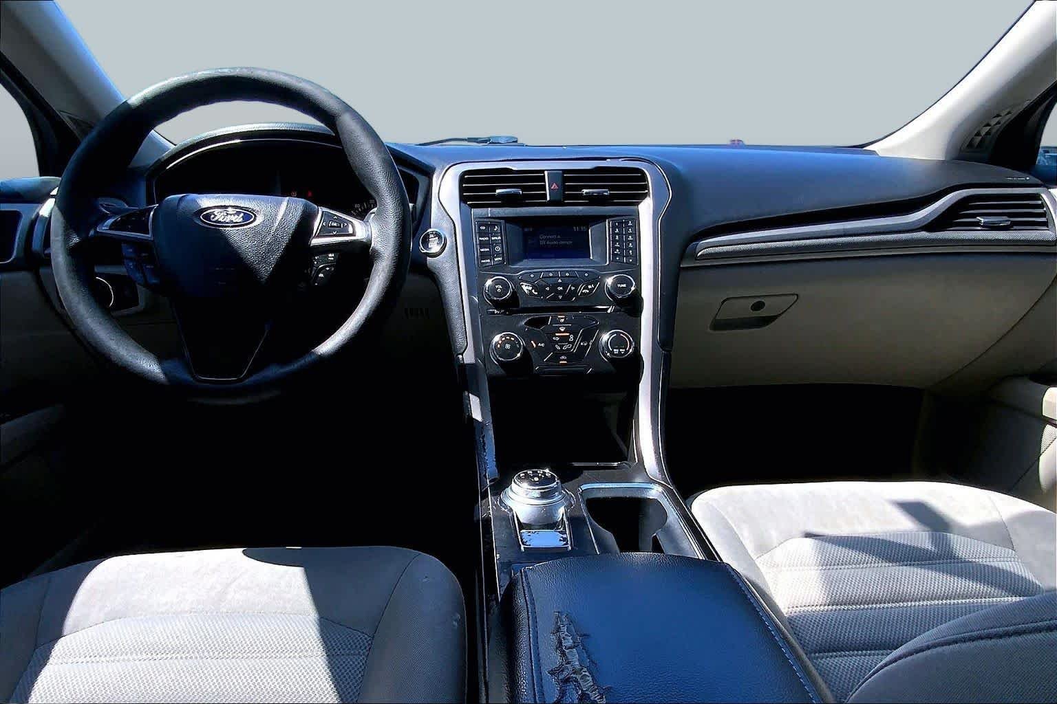 Used 2017 Magnetic Ford SE image 16