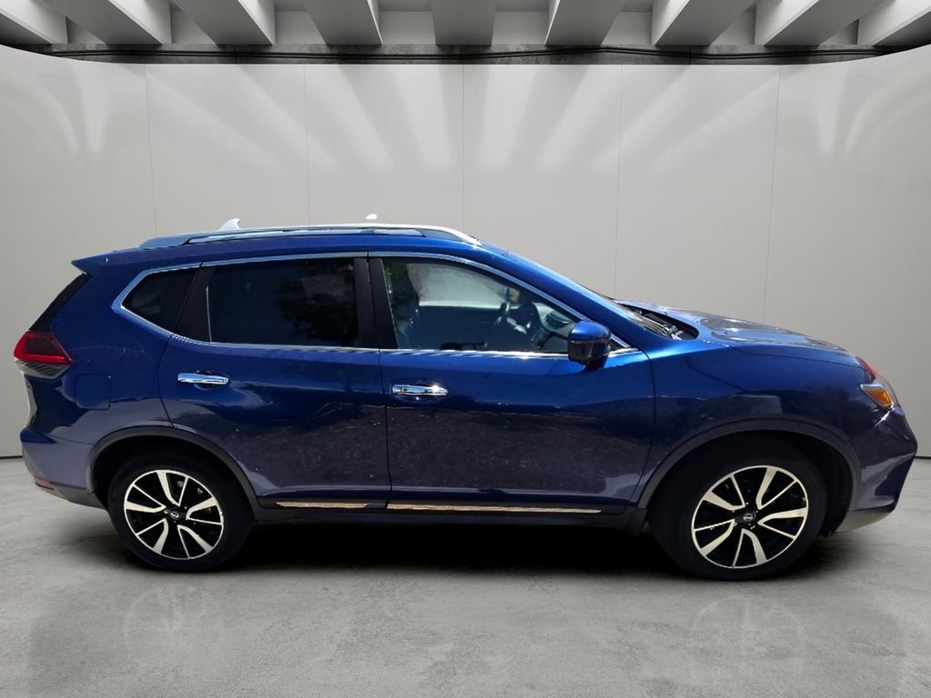 Used 2018 Caspian Blue Nissan SL image 12