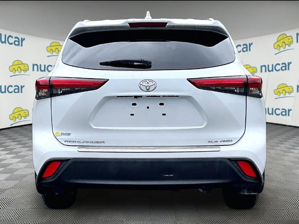 Used 2023 Beige Toyota XLE image 5