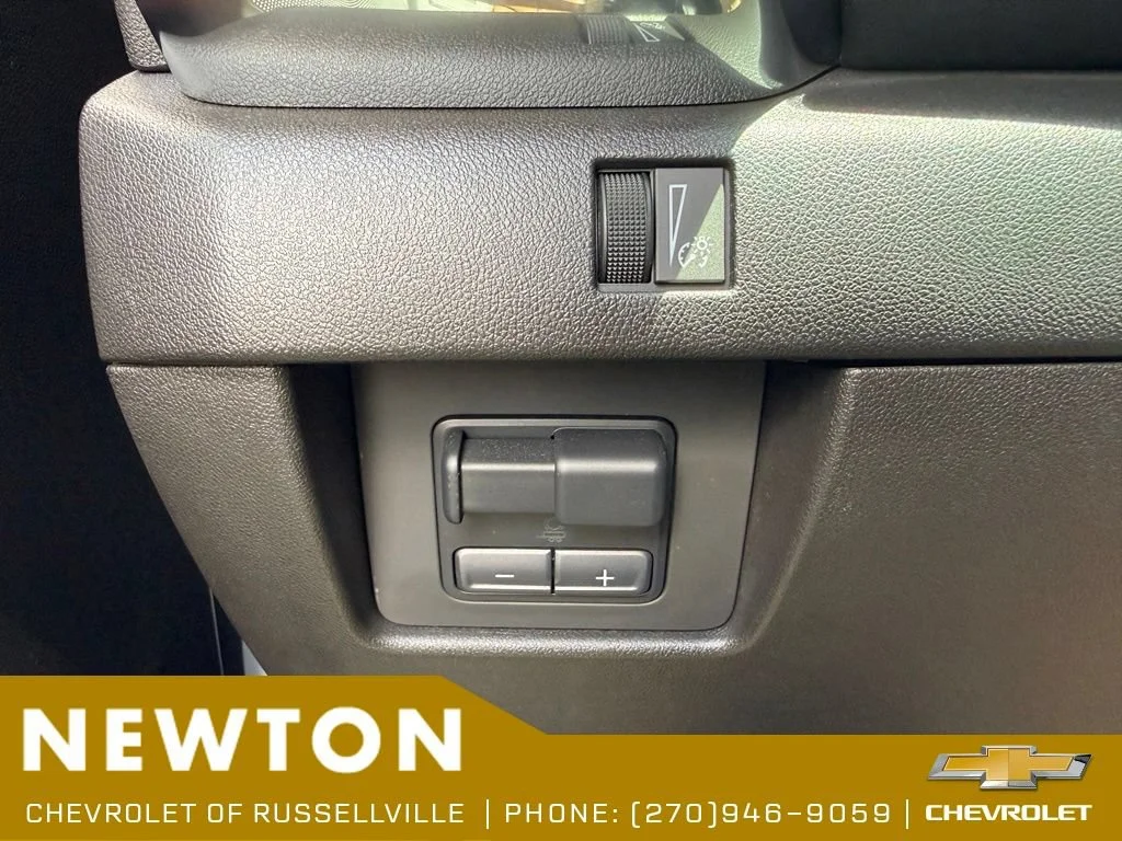 Used 2024 Summit White GMC Elevation image 27