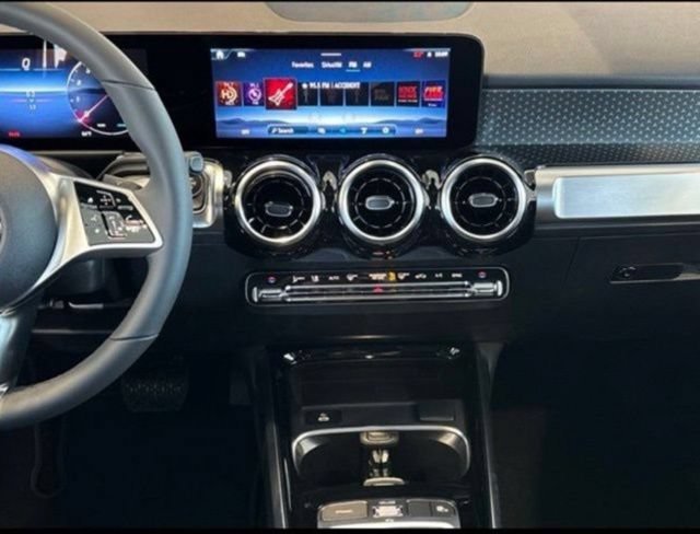 New 2026 Polar White Mercedes-Benz GLB 250 image 38