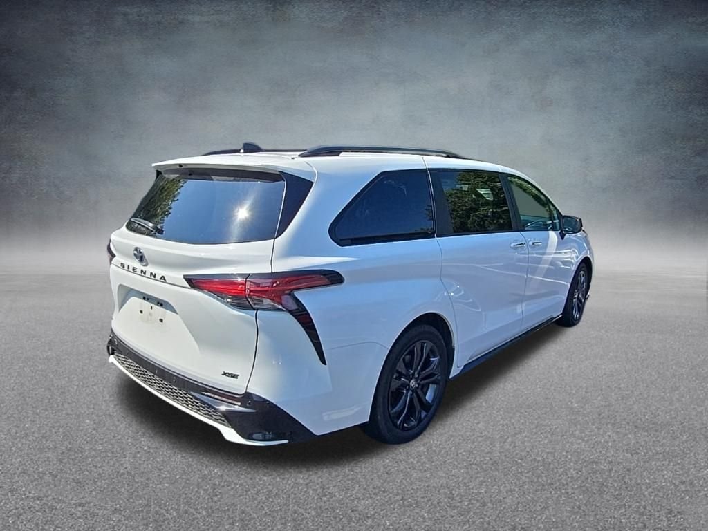 Used 2025 Ice Toyota XSE image 9