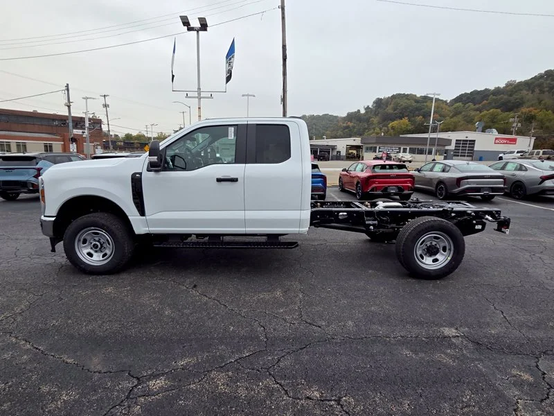 New 2027 White Ford XL image 4