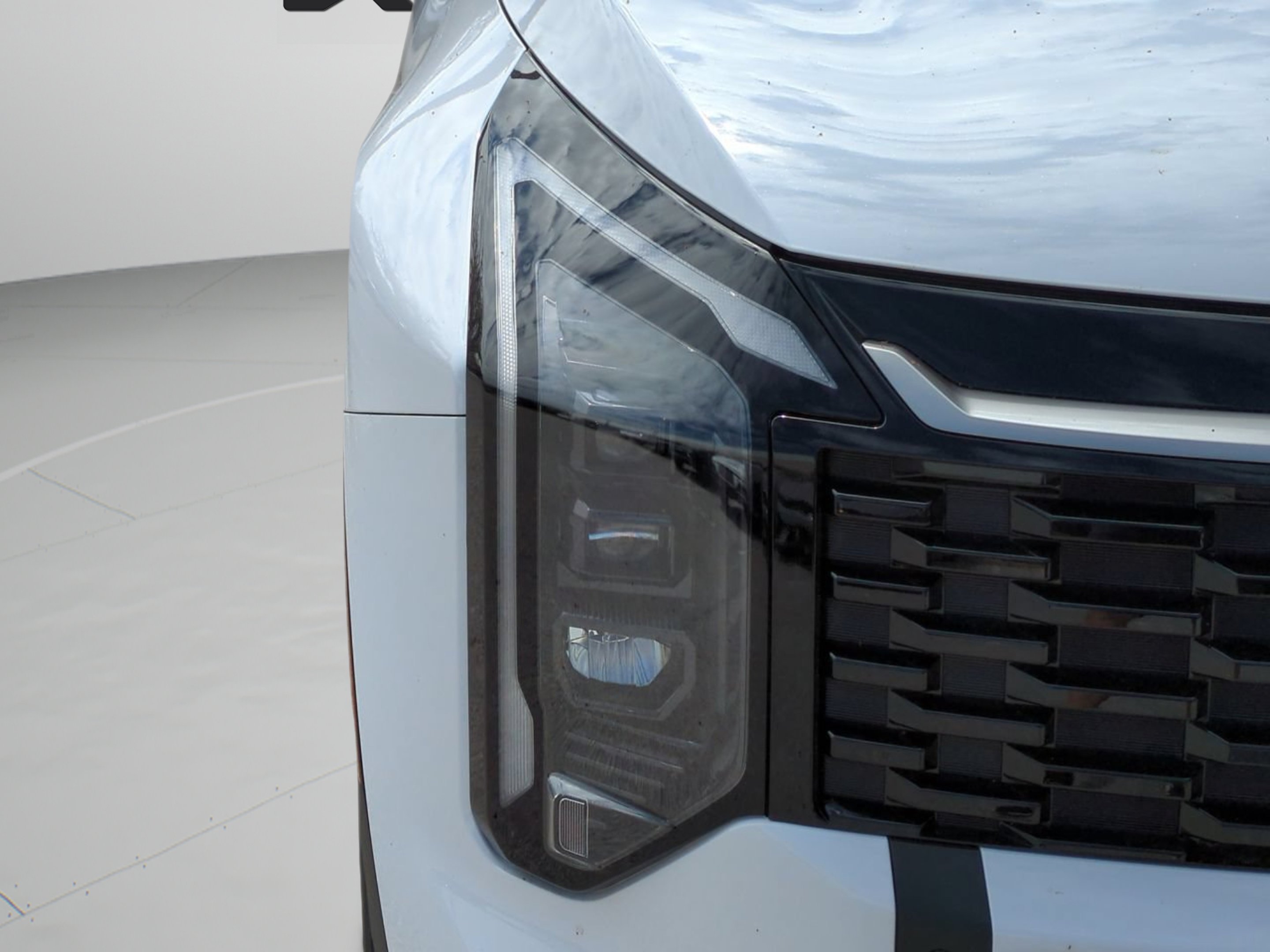 New 2026 Glacial White Pearl Kia EX image 12
