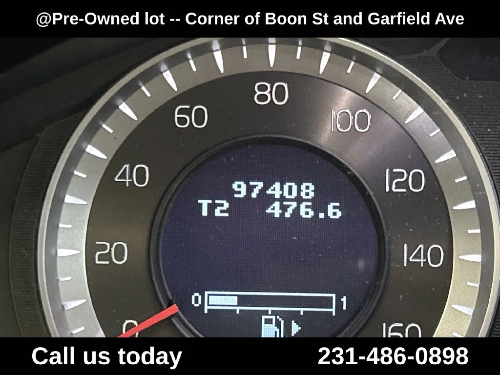 Used 2013  Volvo T5 image 25