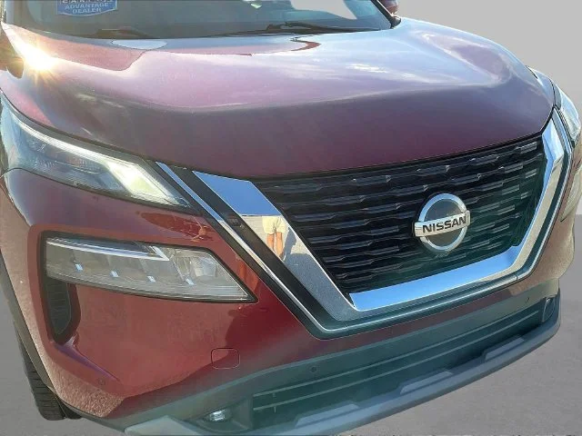 Used 2021 Red Nissan SL image 34