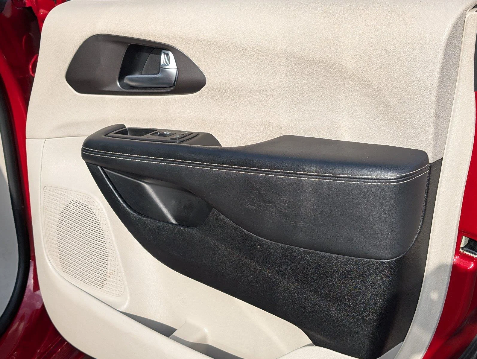 Used 2024 Red Hot Pearlcoat Chrysler Touring L image 37