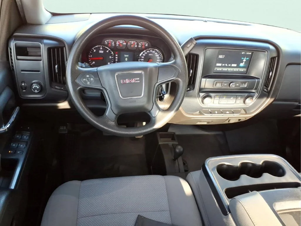Used 2018 White GMC Base image 13