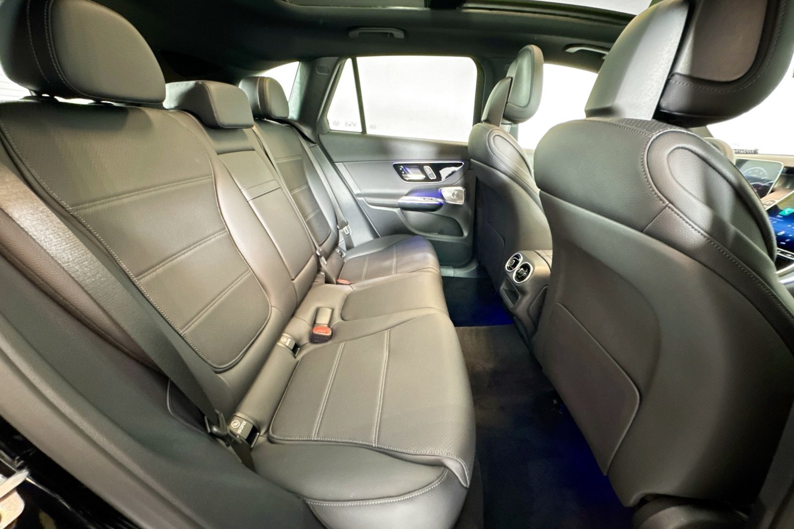 New 2026 Black Mercedes-Benz GLC 300 image 25