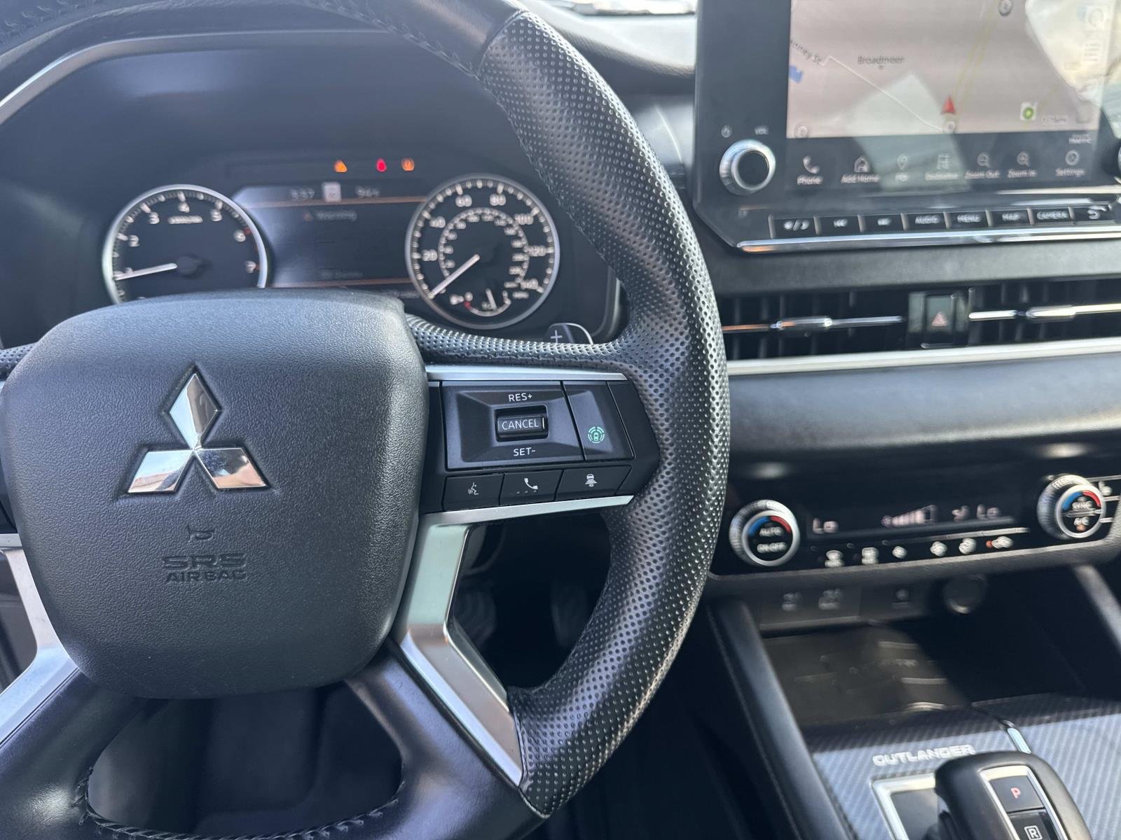 Used 2022 Alloy Silver Metallic Mitsubishi SE Launch Edition image 23