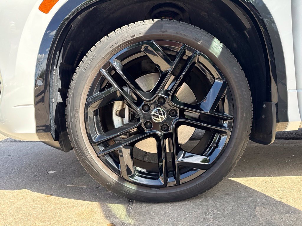 Certified Used 2026  Volkswagen SE R-Line Black image 28