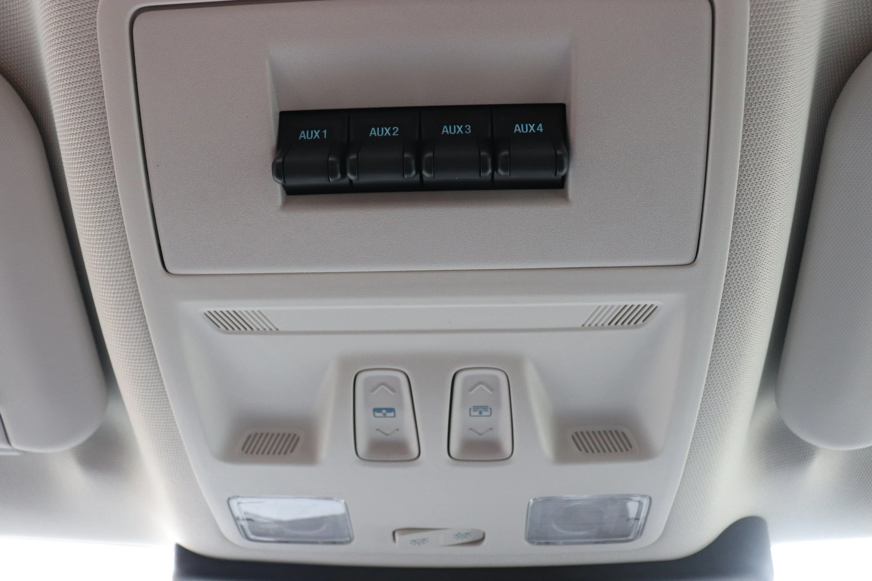 New 2026 CARBONIZED GREY Ford Outer Banks image 18