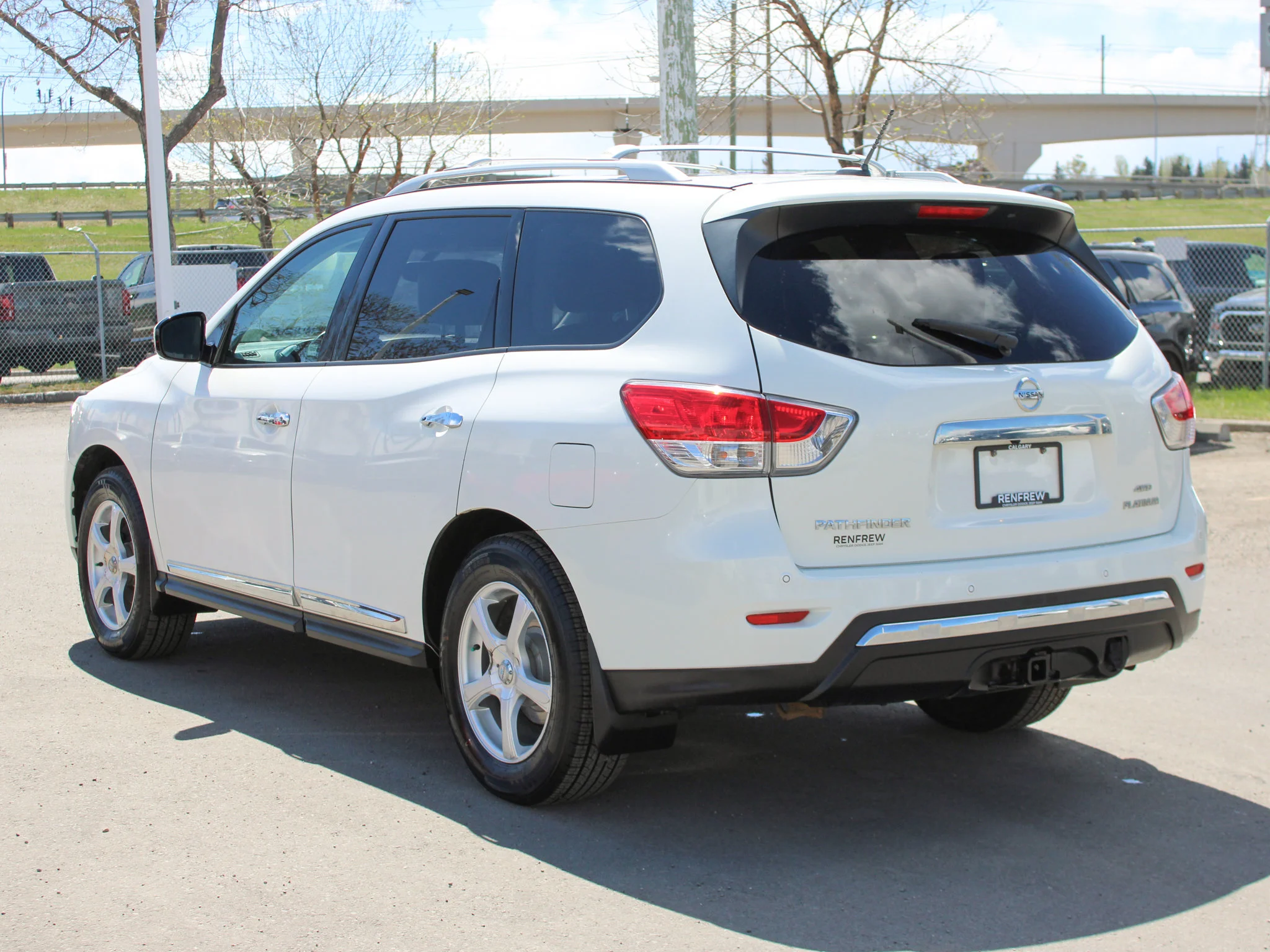 Used 2014 White Nissan Platinum * V6 | Heated/Cooled Seats | Rear DVD | Trailer Tow Package | BOSE | 360 Camera image 10