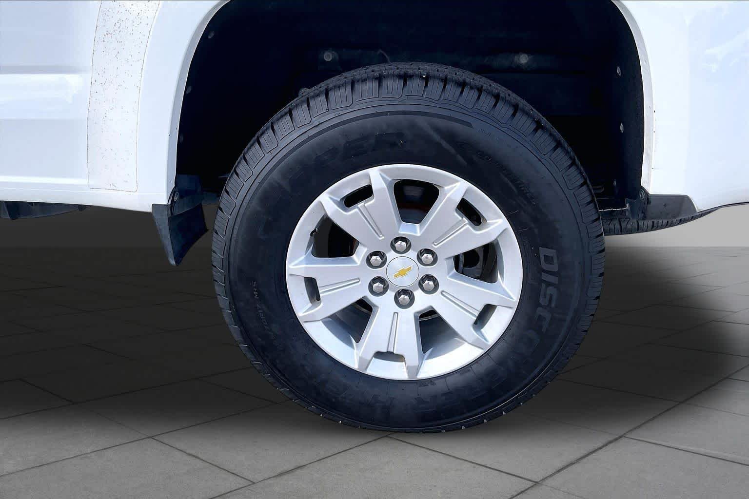 Used 2018 Summit White Chevrolet 4WD LT image 11