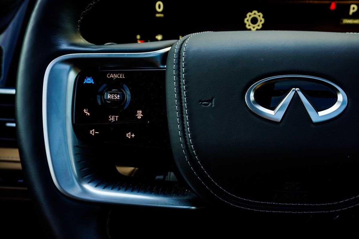Used 2025 Black INFINITI SENSORY image 28