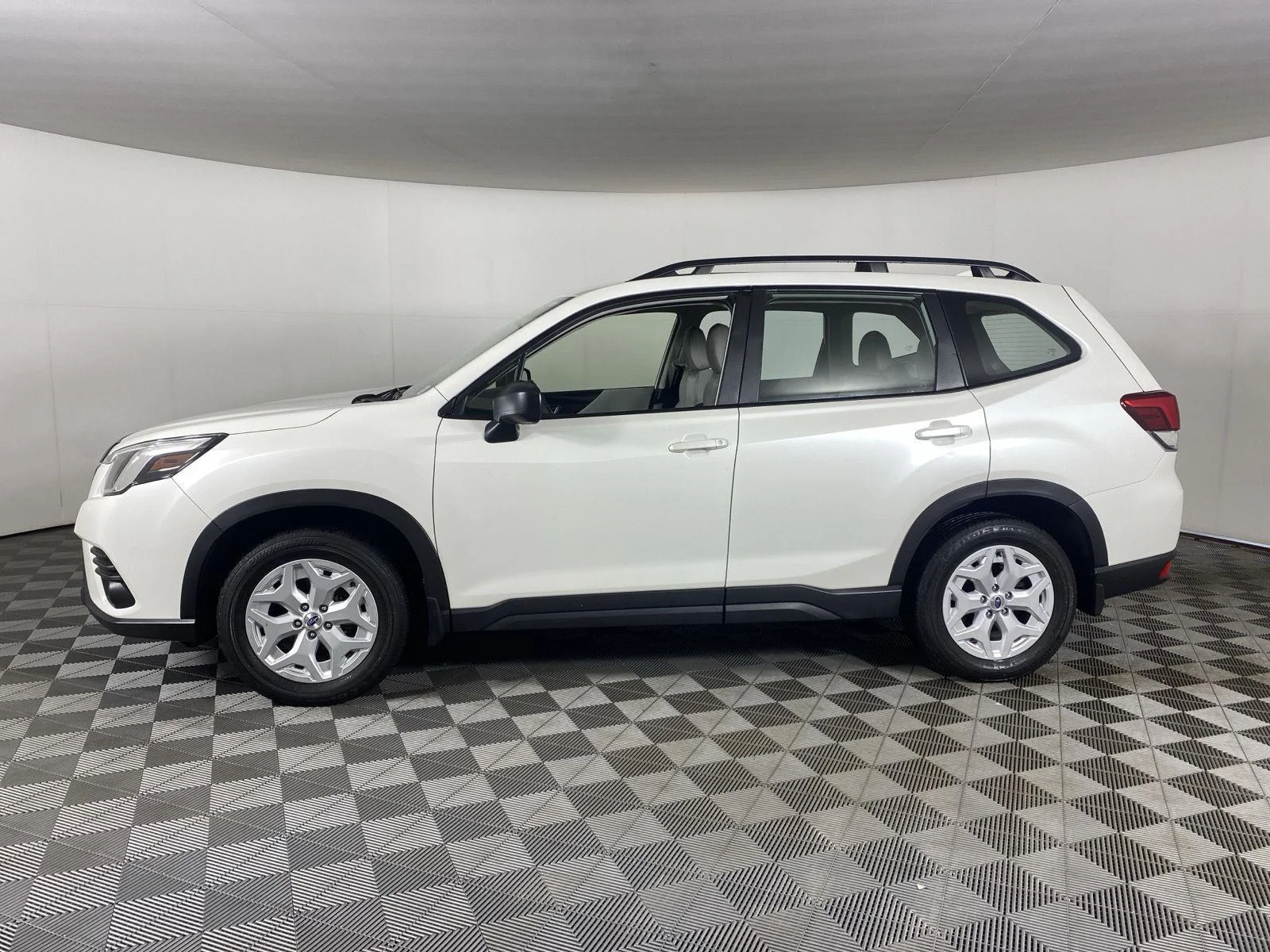 Used 2023 Crystal White Pearl Subaru  image 4