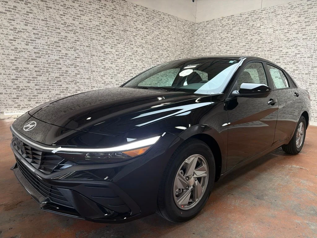 New 2026 Abyss Black Hyundai SE image 3