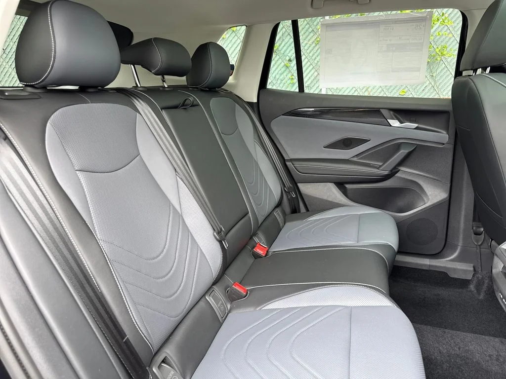 New 2026 Deep Black Pearl Volkswagen SE image 28