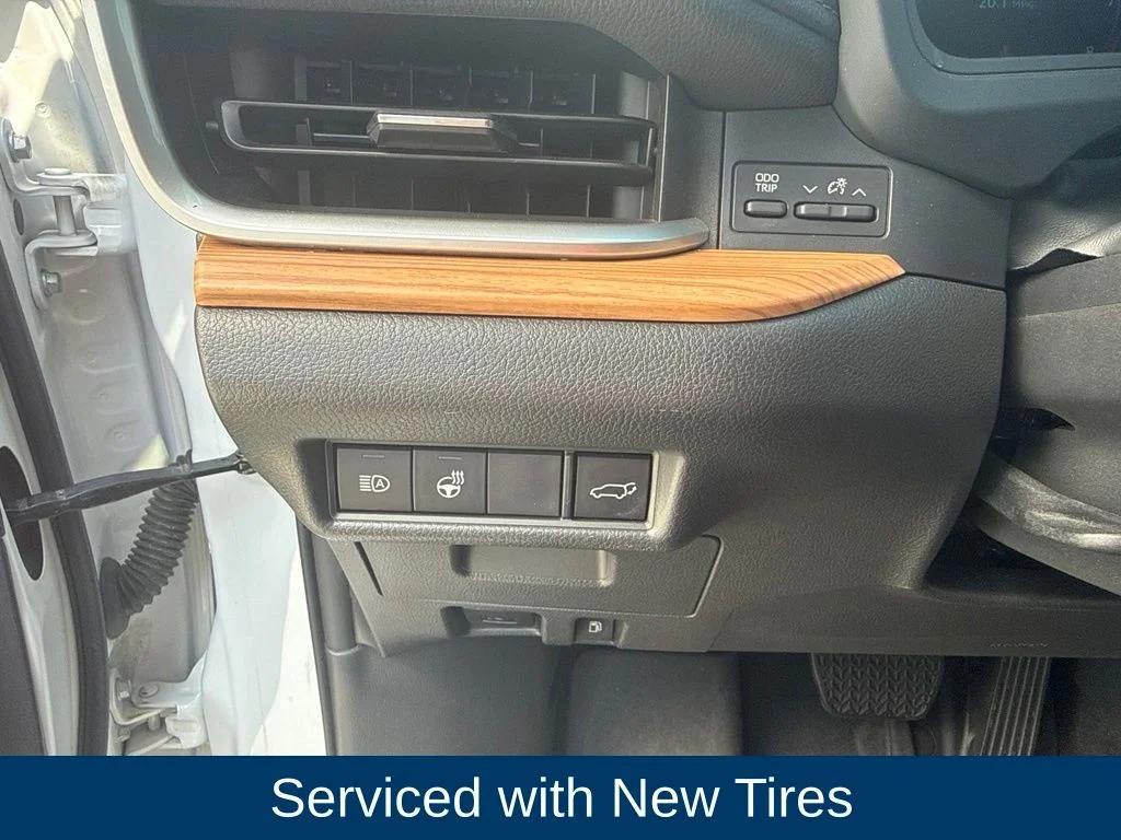 Certified Used 2024 Wind Chill Pearl Toyota Limited image 22