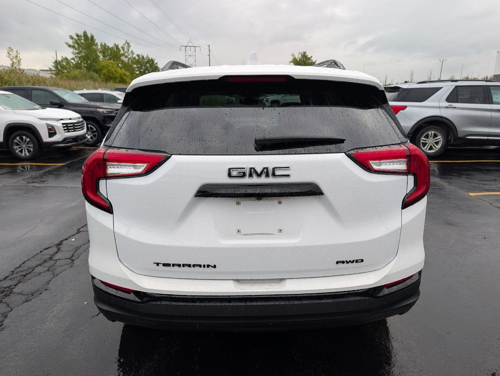 Used 2024 Summit White GMC SLE image 6