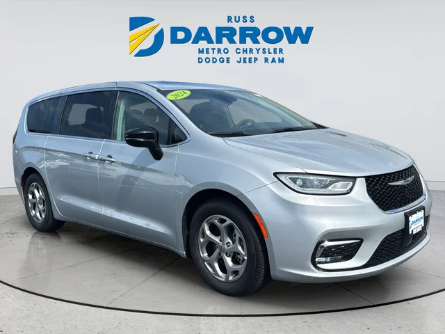 Used 2024 Silver Chrysler Limited image 7