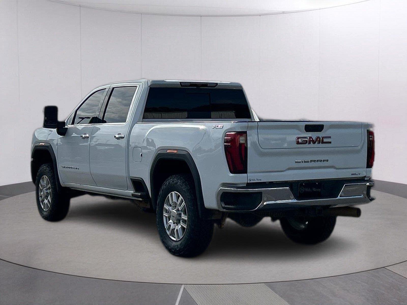 Used 2024 Summit White GMC SLT image 3