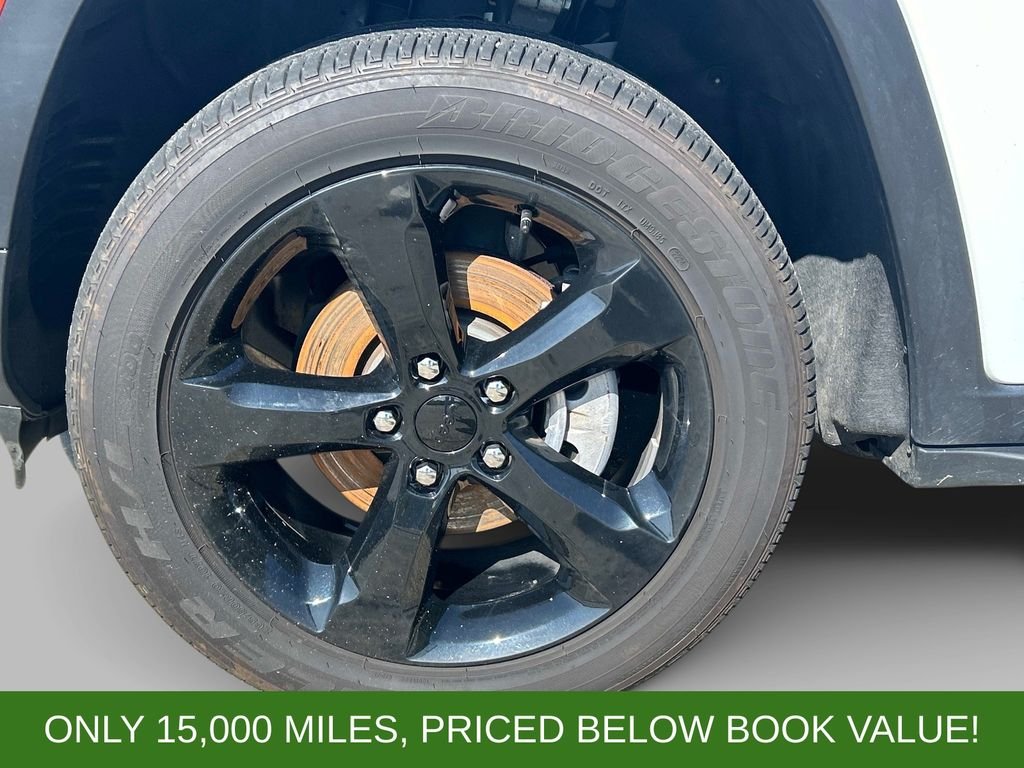Used 2024 White Jeep Altitude X image 9