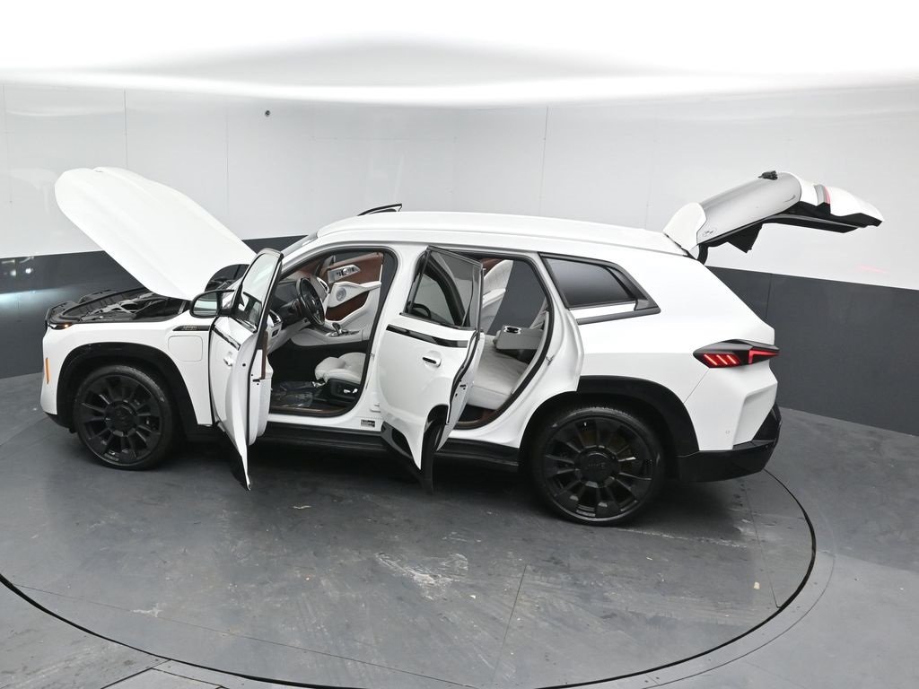 2023 BMW XM - Image 48