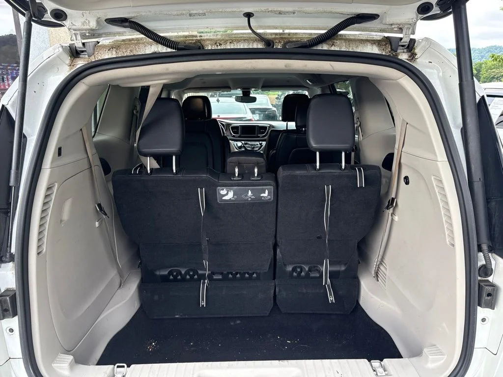 Used 2018 White Chrysler Touring L image 14
