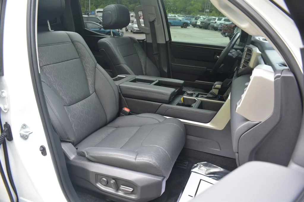 2024 Toyota Tundra Limited - Photo 20