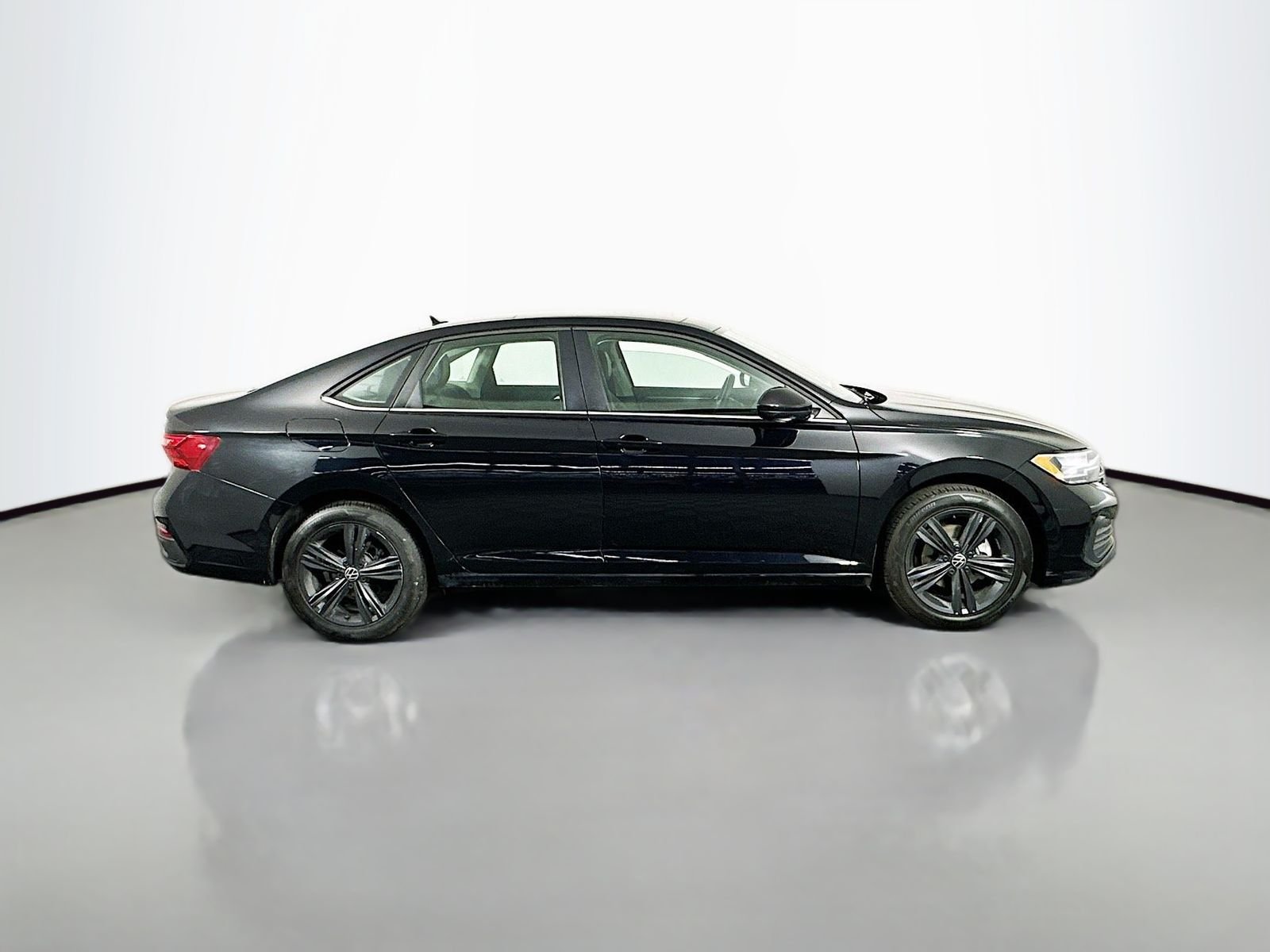 Used 2024 Black Volkswagen 1.5T SE image 8