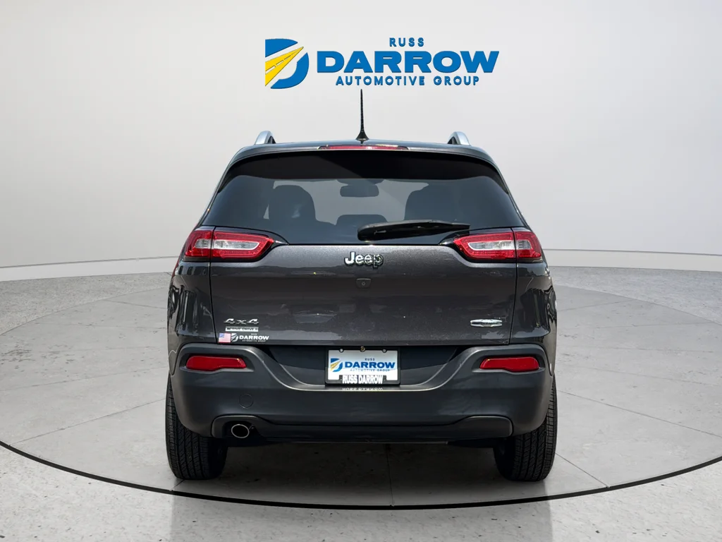 Used 2018 Gray Jeep Latitude Plus image 4