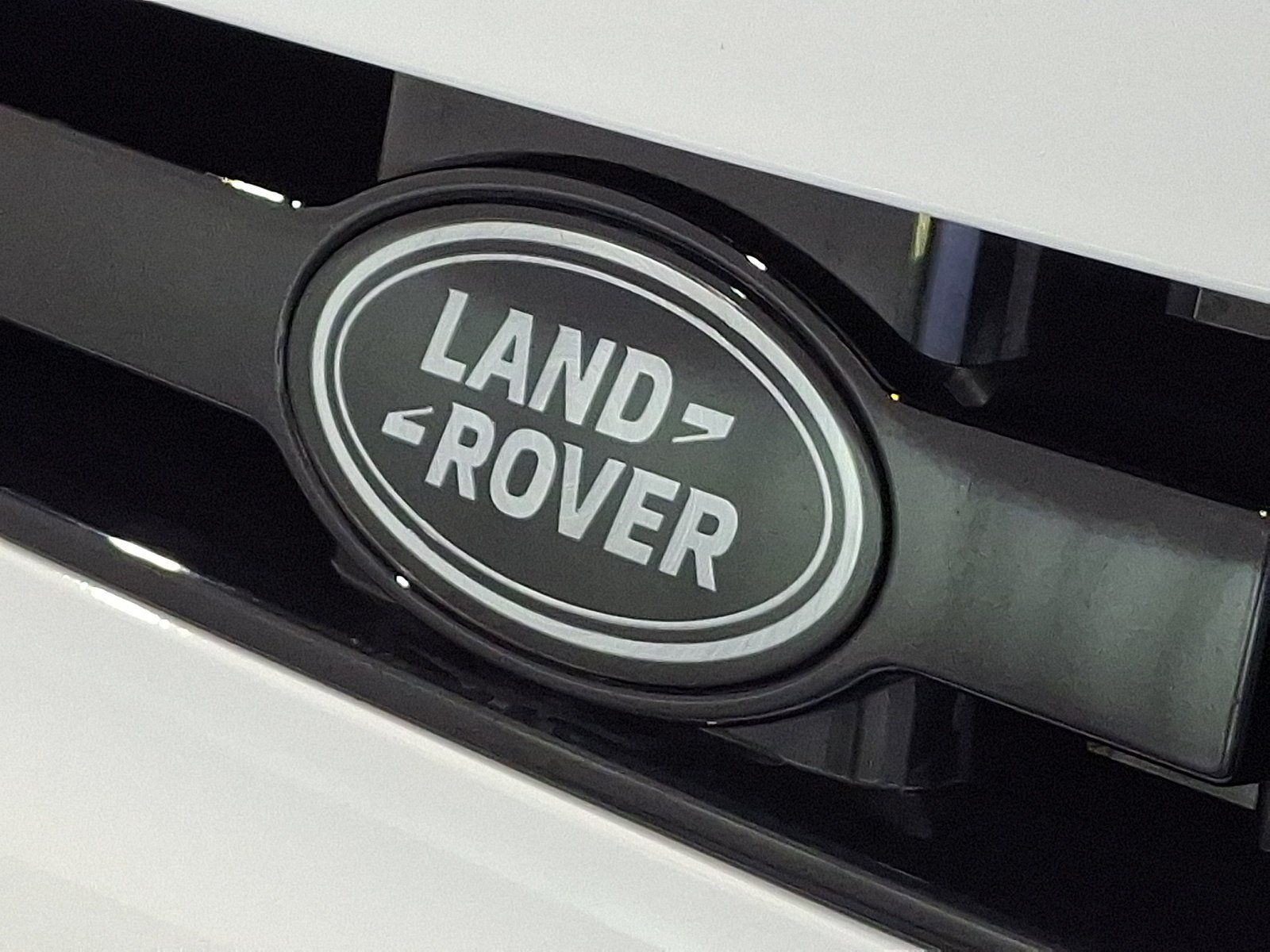 Certified Used 2026 Fuji White Land Rover  image 31