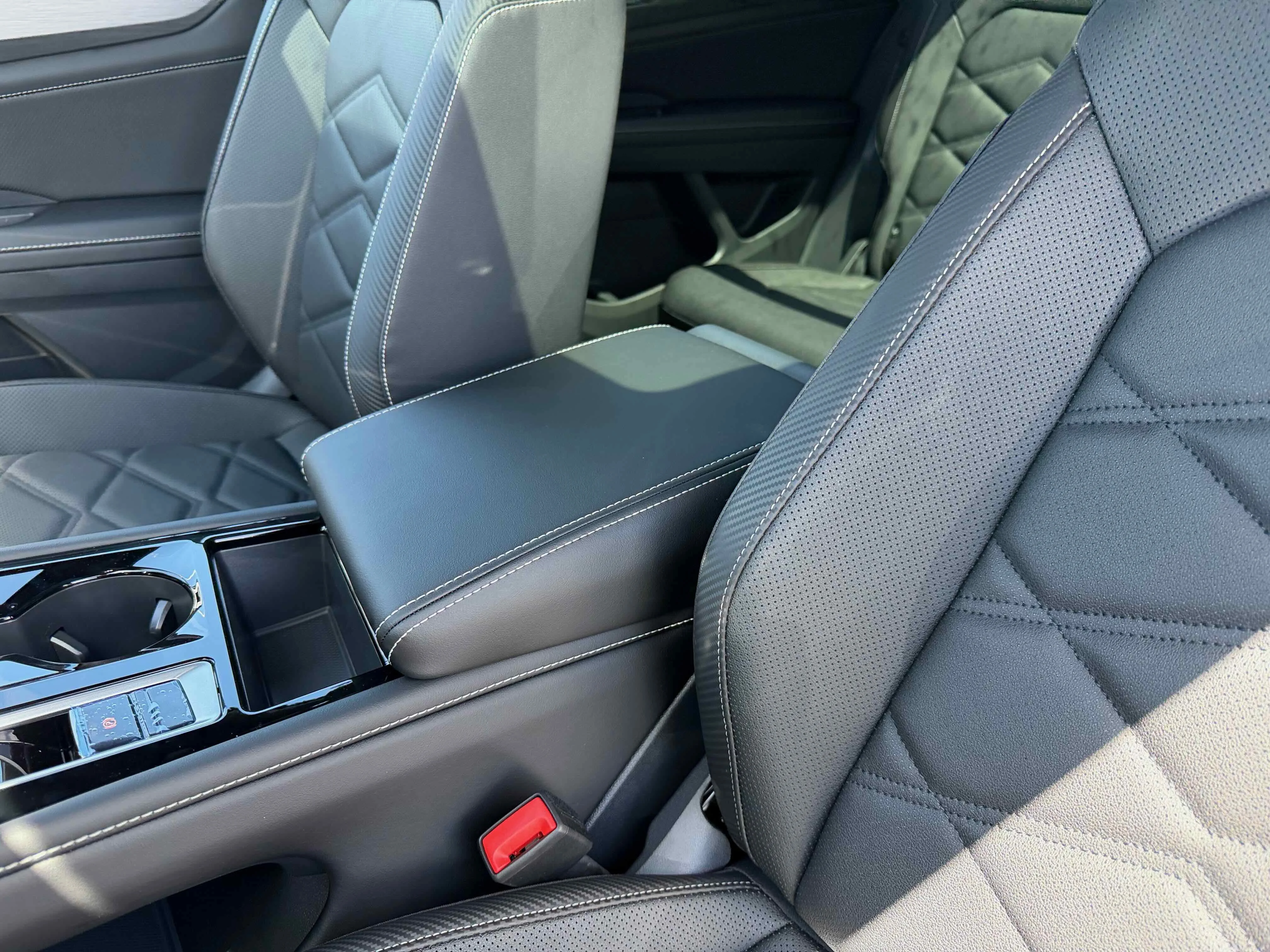 New 2026 Silver Mist Volkswagen 2.0T SE w/Technology image 26