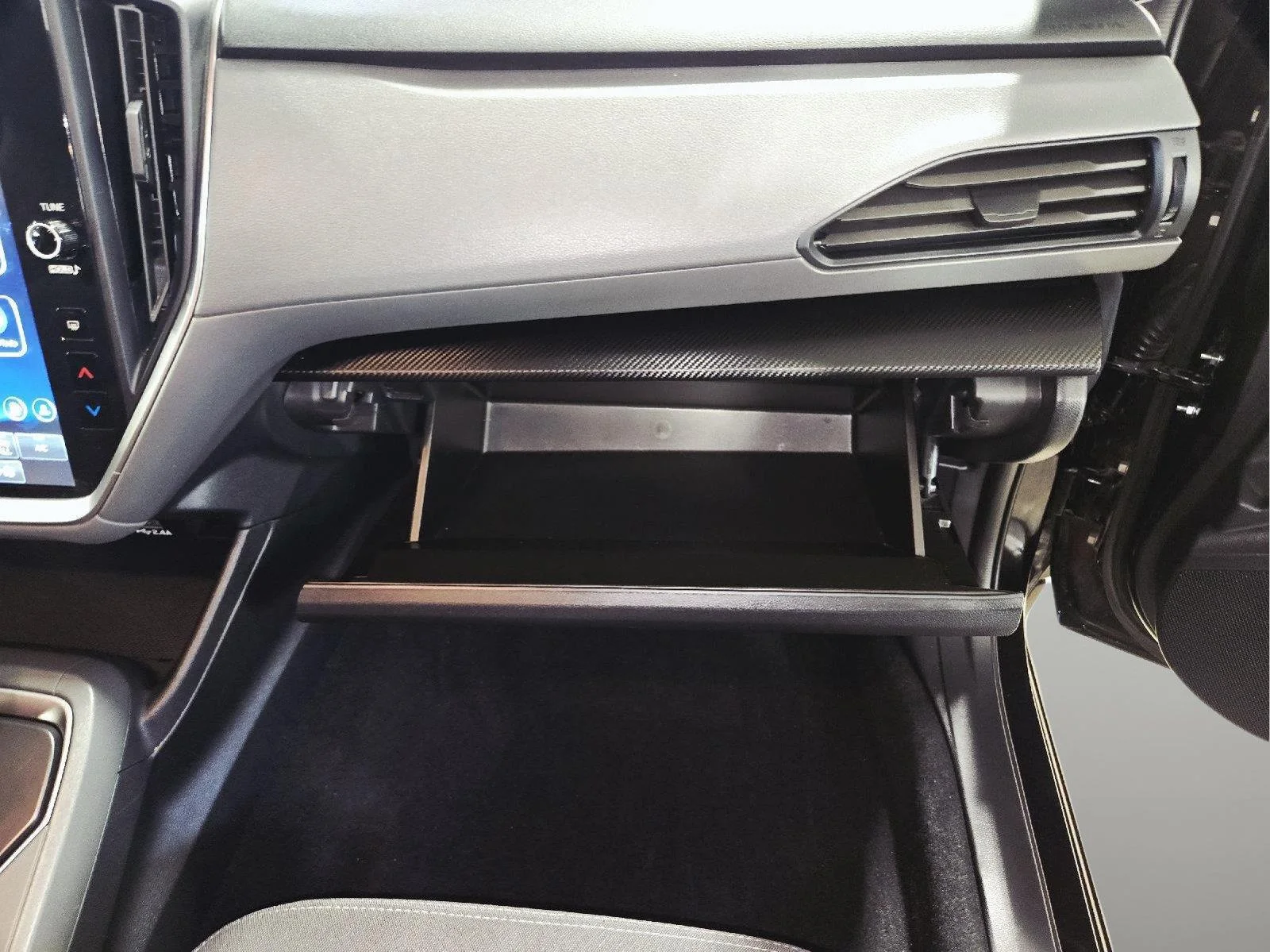 Used 2025 Crystal Black Silica Subaru Premium image 43