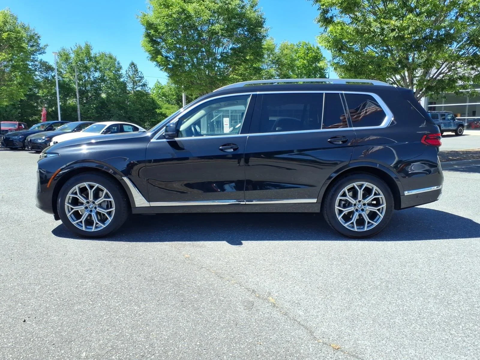 Used 2023 Black Sapphire Metallic BMW xDrive40i image 3