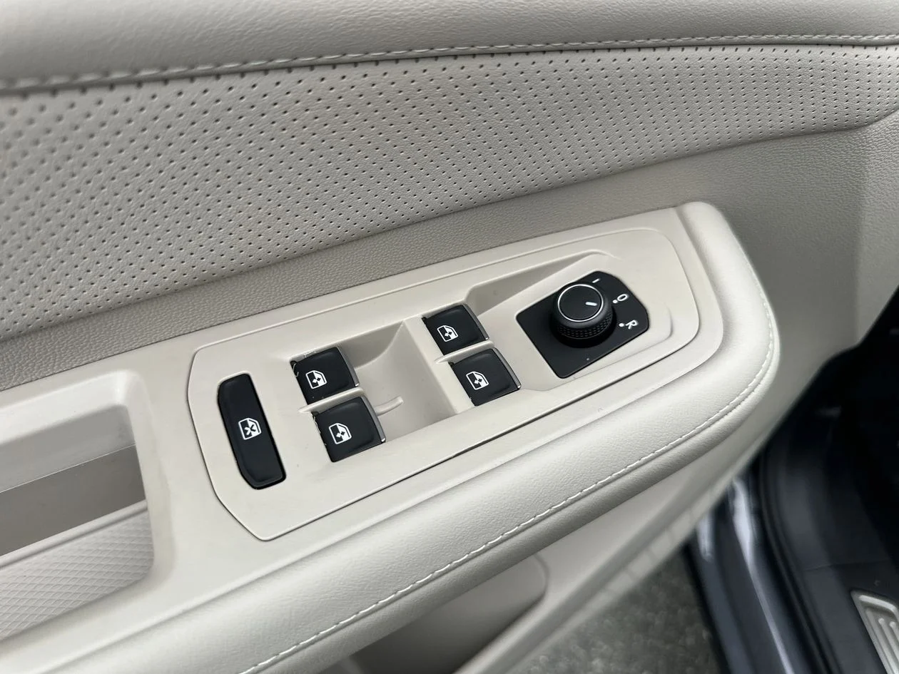 New 2026 Gray Volkswagen 2.0T SE w/Technology image 15