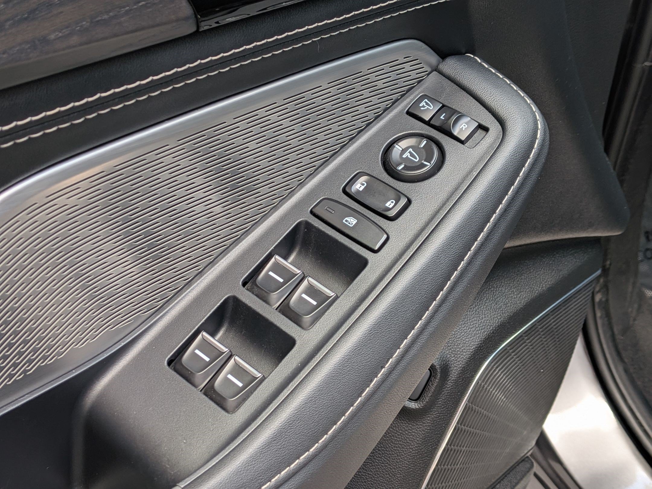 Used 2022 Liquid Carbon Metallic Acura w/Advance Package image 12