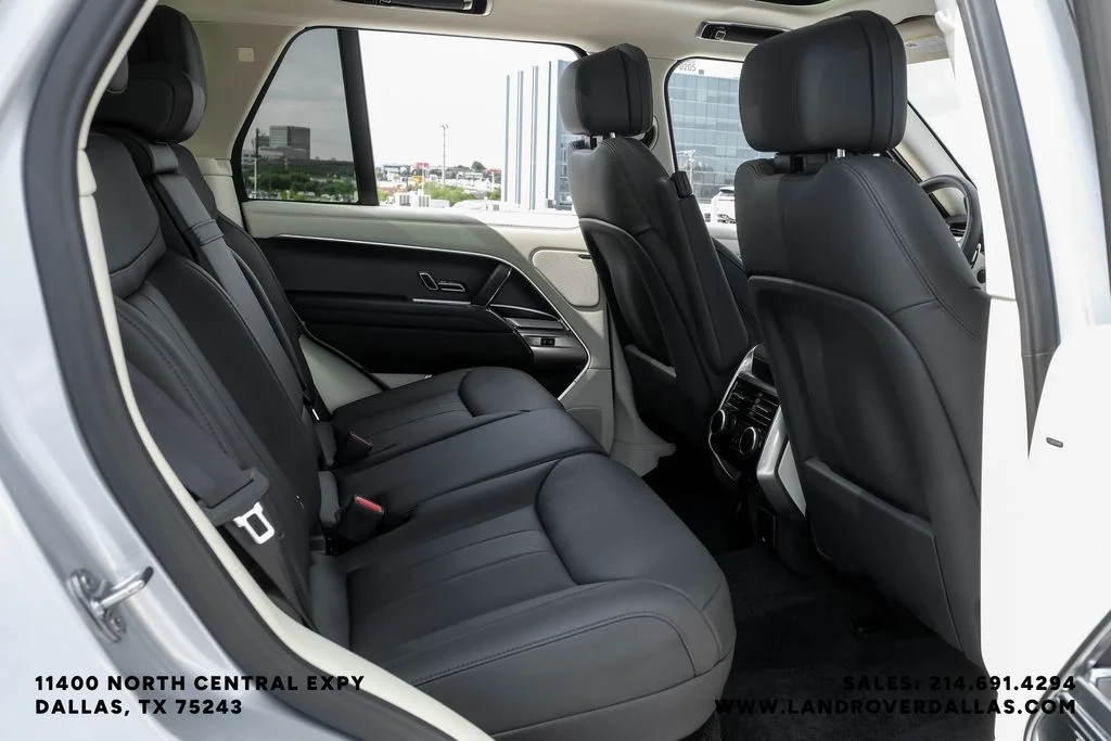 Used 2023 Silver Land Rover SE image 35