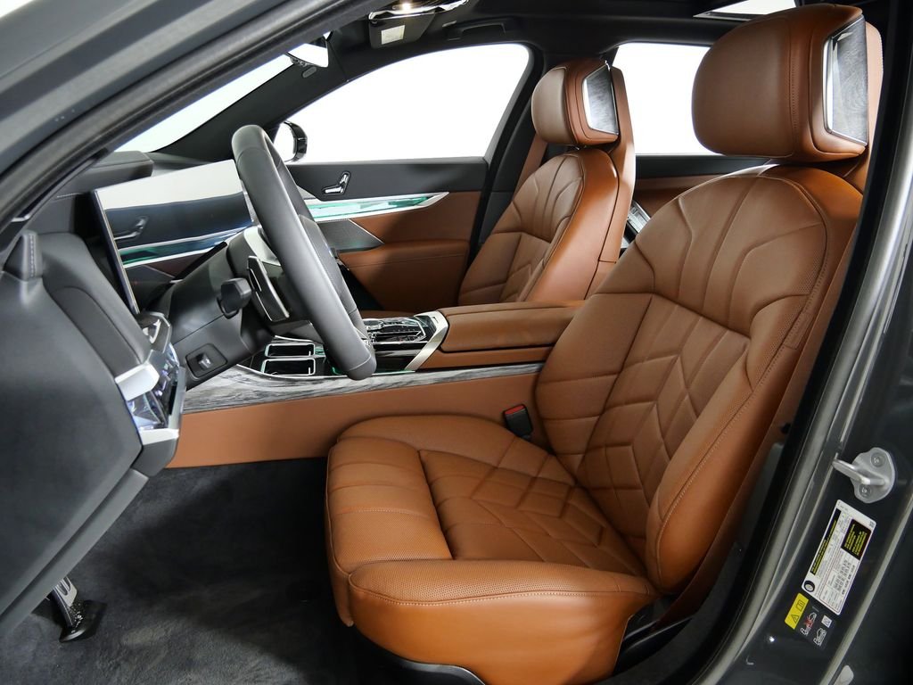 2025 BMW 7 Series 750e - Photo 35