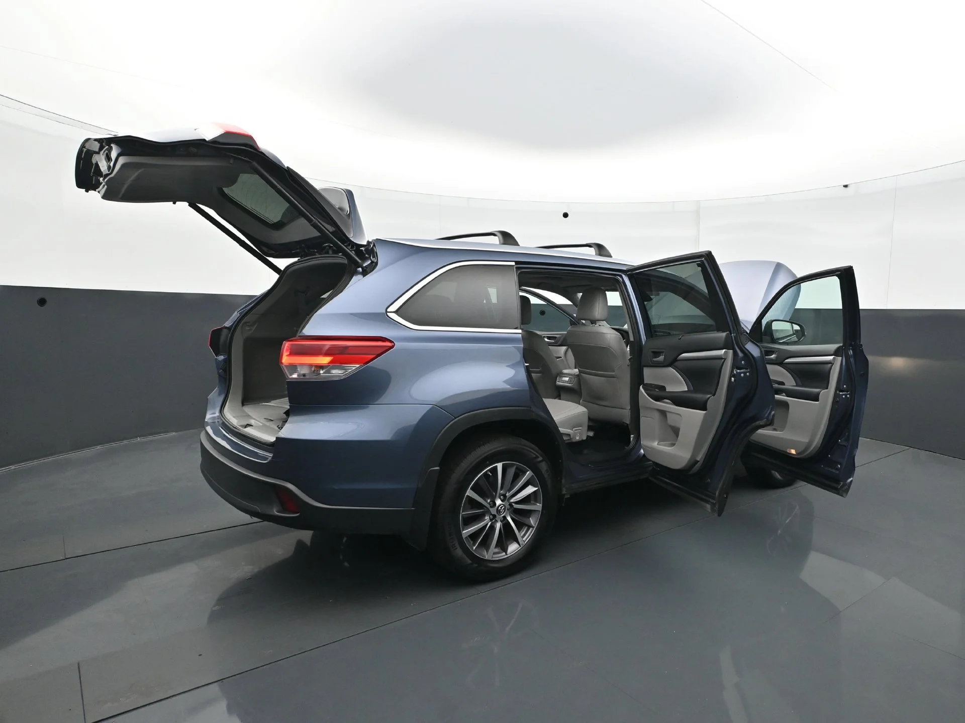 Used 2019  Toyota SE image 35
