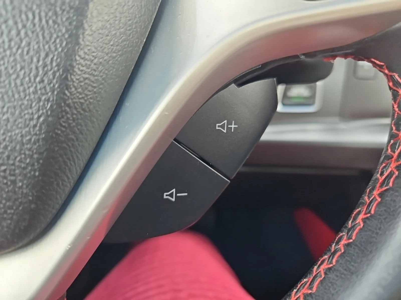 Used 2014 Silver Chevrolet 3LT image 37