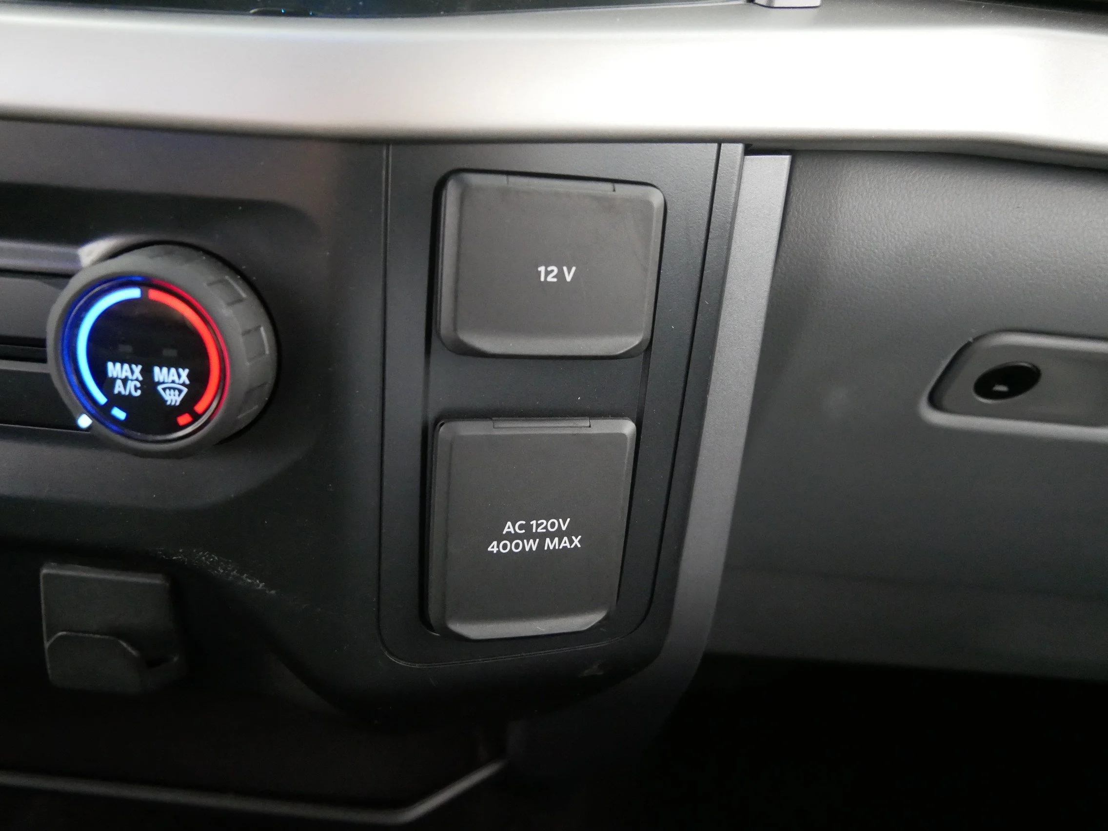 Used 2022 Space White Metallic Ford XLT image 31